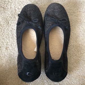EUC UGG Black Flats Size 7 (Feel like 6/6.5)